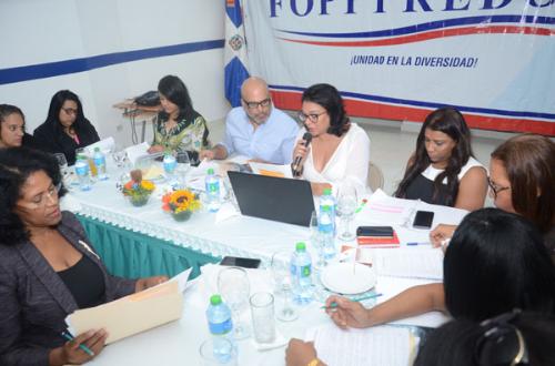 Mujeres dirigentes de FOPPPREDOM plantean propuestas para el reglamento la Ley de Partidos
