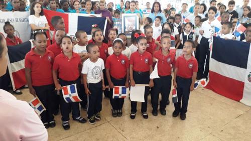 Niños y adolescentes de los centros educativos de Villa Faro honran al patricio Juan Pablo Duarte