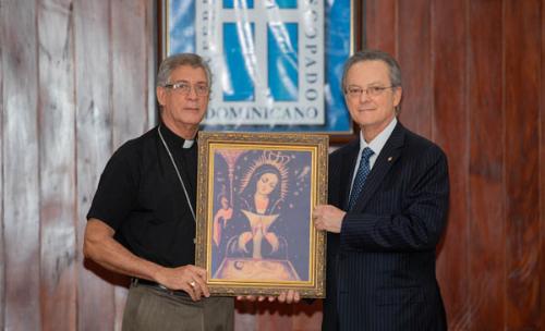 Grupo Popular entrega al Episcopado 7,500 réplicas de la Virgen de La Altagracia