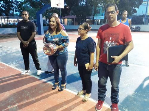 Club Villa Faro Recibe Donación De Bolas De Baloncesto