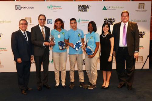 El Popular premia la excelencia financiera en la cuarta versión de Banquero Joven