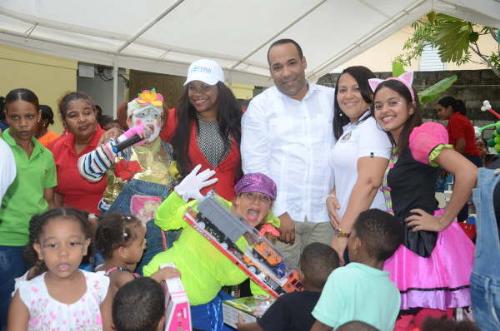 La Lotería Nacional celebró tarde alegre a niñas y niños de Villa Altagracia