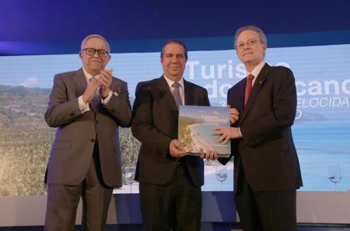 El Popular presenta el libro "Turismo dominicano: 30 años a velocidad de crucero"