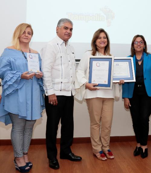Ministerio de Turismo entrega Distintivo de Calidad a empresas de servicio en Ciudad Colonial
