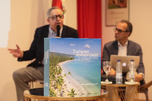Popular presenta en Feria del Libro de Madrid "Turismo dominicano: 30 años a velocidad de crucero"