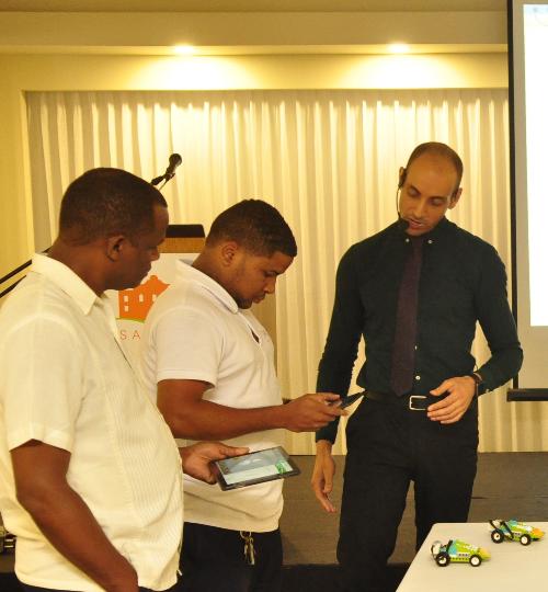 Casa Duarte y EDELVIVES presentan renombrado experto en Robótica Educativa