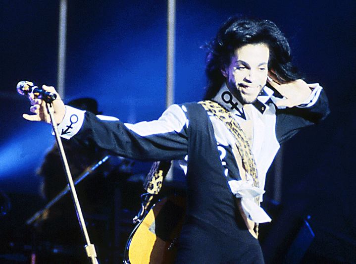 Prince recibe homenaje en entrega de premios BET