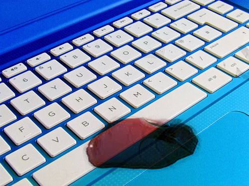 ¿Qué hacer para evitar que se dañe tu laptop si derramas liquido sobre ella?